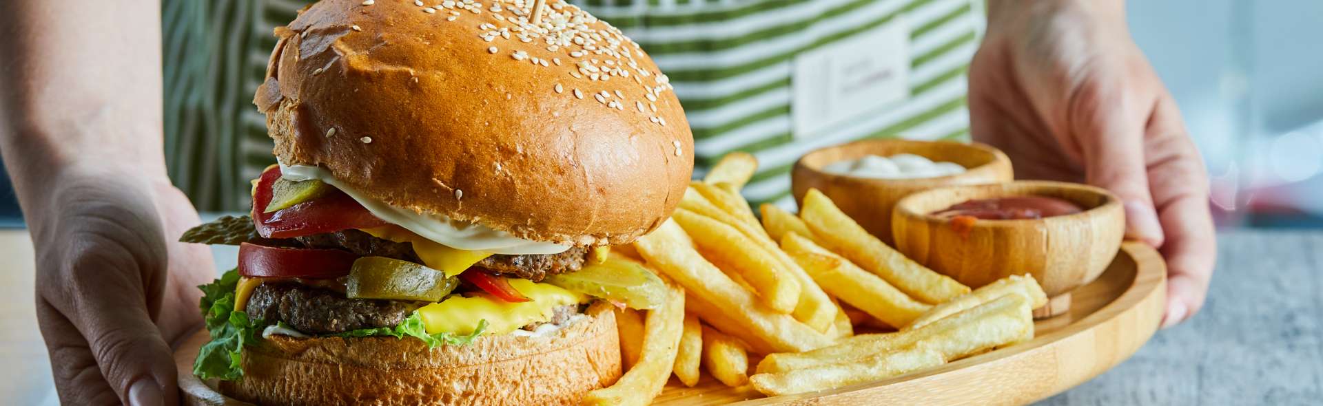 Dia Mundial do Hambúrguer: Dicas para fazer seu hambúrguer em casa!